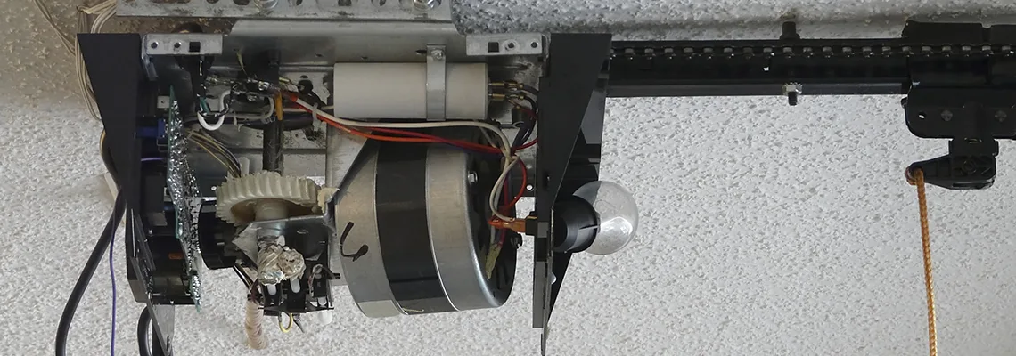 Sliding Garage Door Humming Noise Repair in Apopka, Florida
