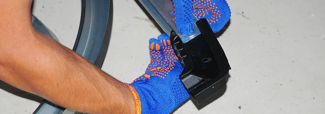 Sticky Roll Up Garage Door Repair in Apopka, Florida
