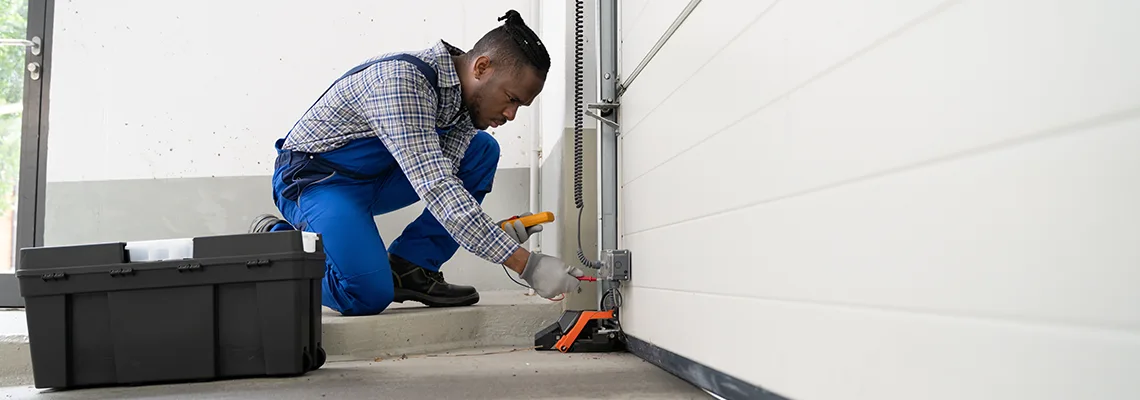 Repair Garage Door Not Closing But Light Flashing in Apopka, FL